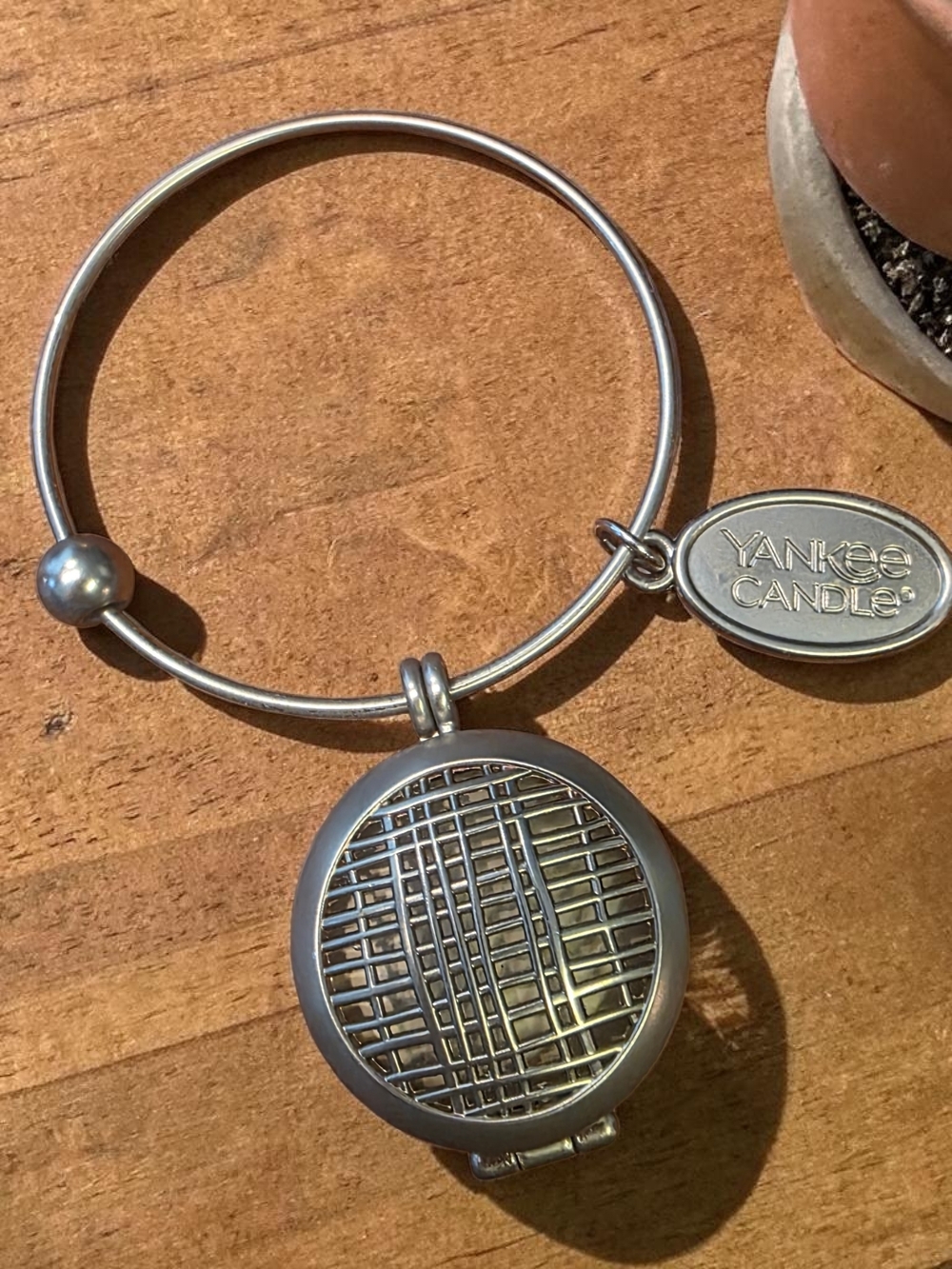 Yankee Candle Silver Tone Grid Locket Bracelet
